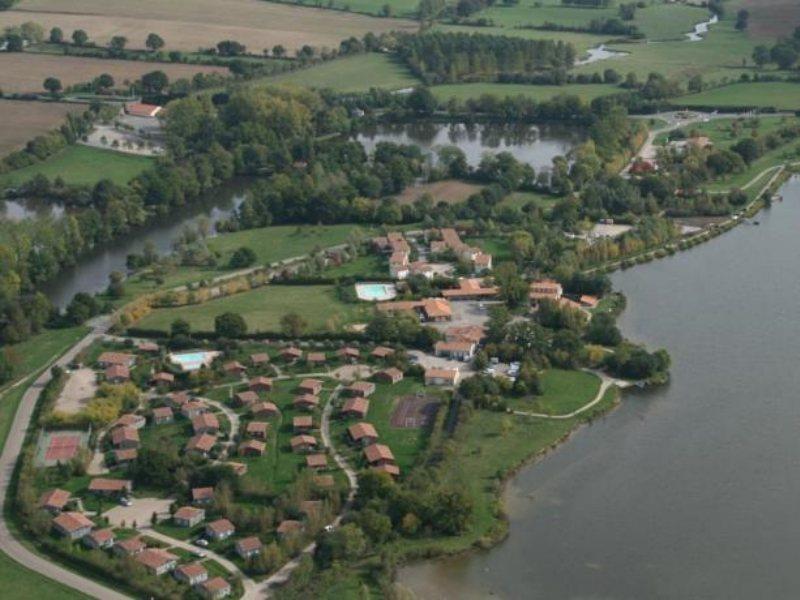 Terres De France - Natura Resort Pescalis Moncoutant Exterior photo